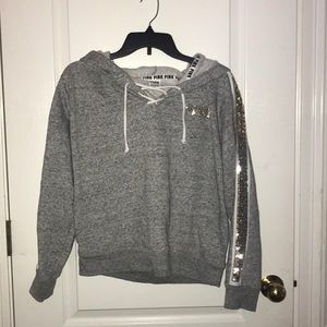 gray sweatshirt